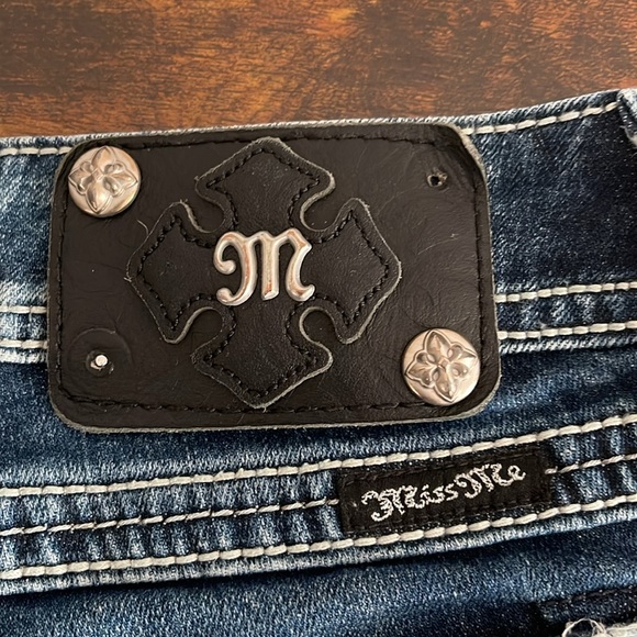 ☀️Sale☀️ Miss Me denim boot cut jeans embroidered and embellished size 29 waist - Picture 7 of 11